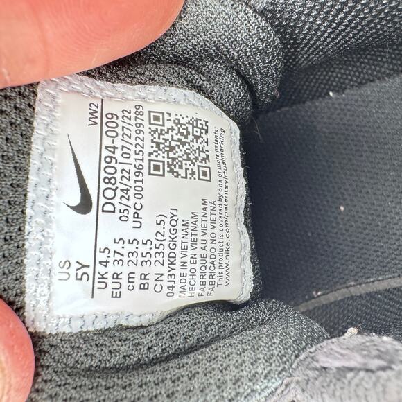 Nike Kyrie Flytrap Basketball Shoes Youth Boys 5Y Black Elastic Laces DQ8094-009 - Picture 9 of 9